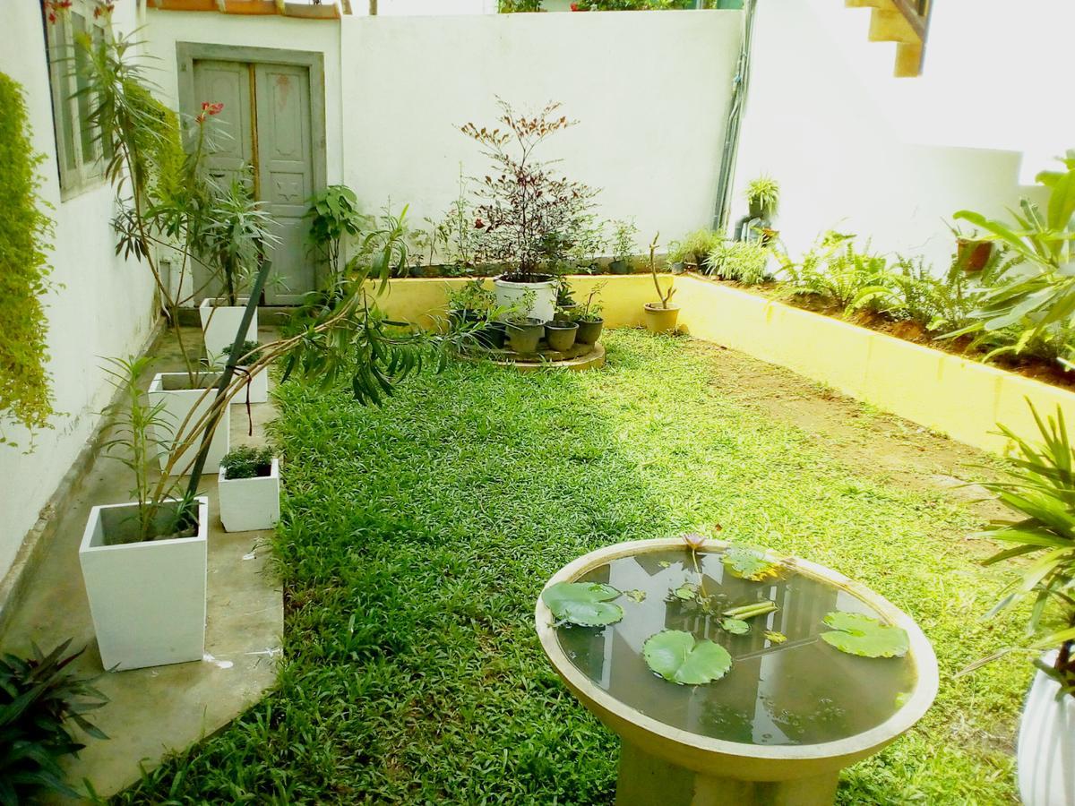 Sleepy Head Guesthouse Unawatuna Bagian luar foto