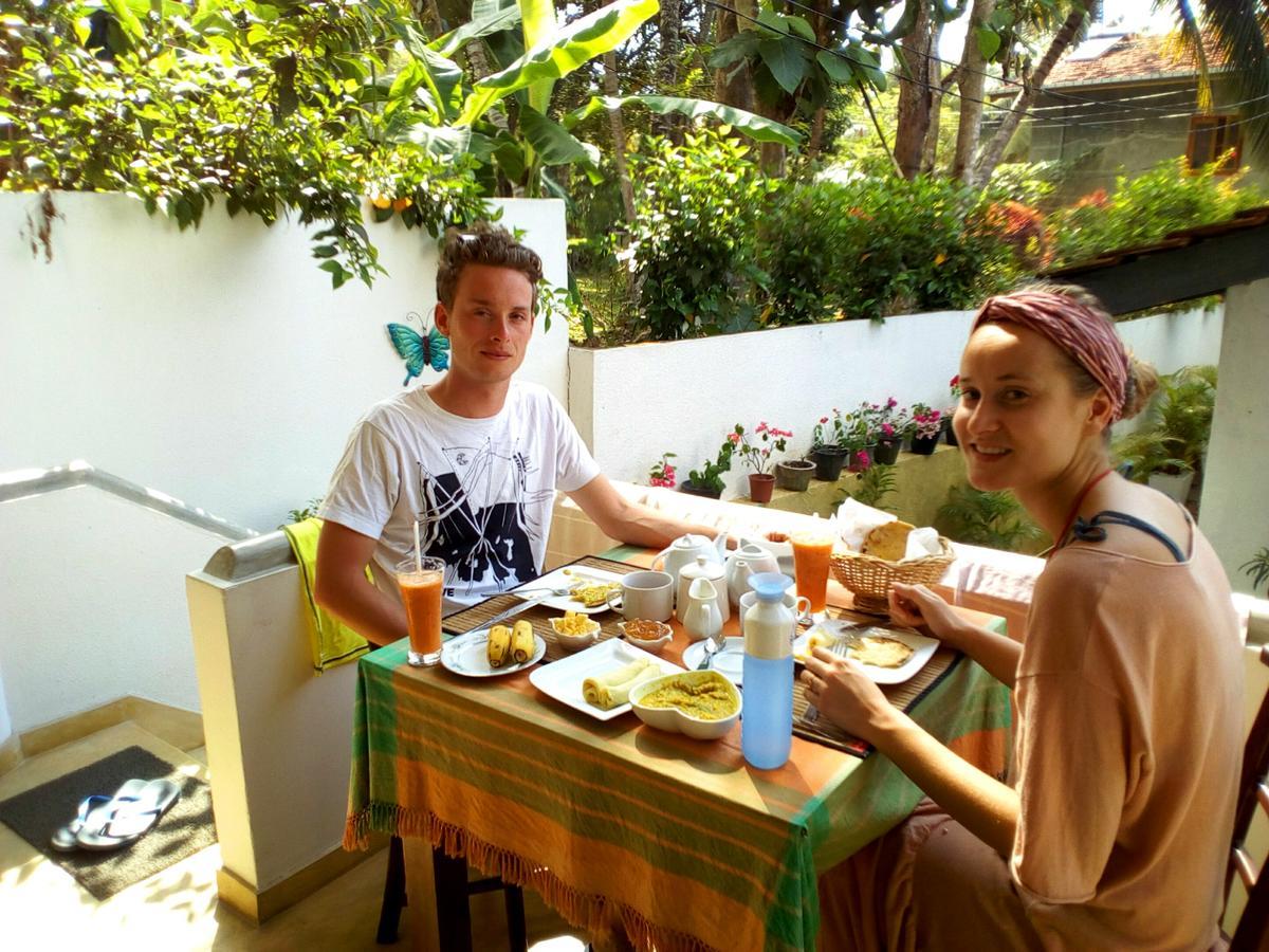 Sleepy Head Guesthouse Unawatuna Bagian luar foto