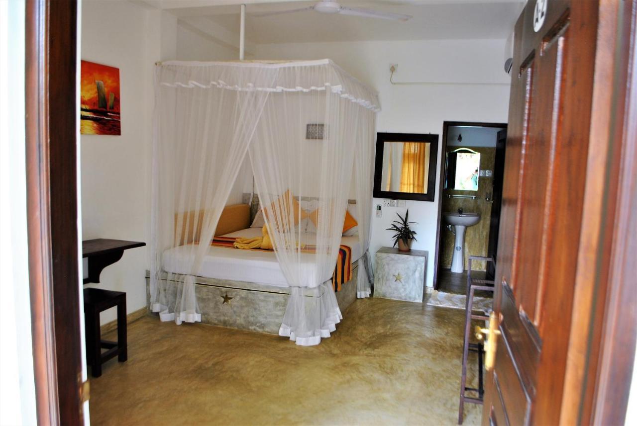 Sleepy Head Guesthouse Unawatuna Bagian luar foto